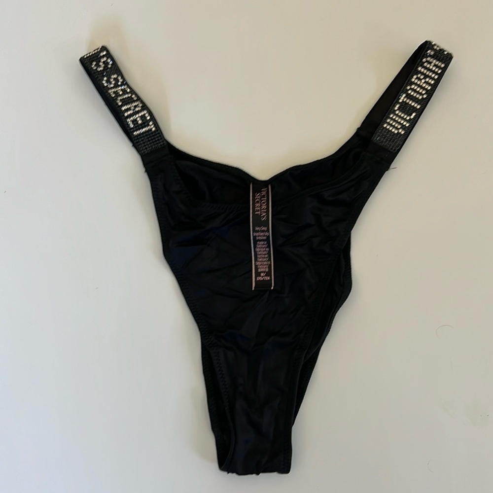Victoria’s Secret Very Sexy Brazilian panty. Black. Size M.